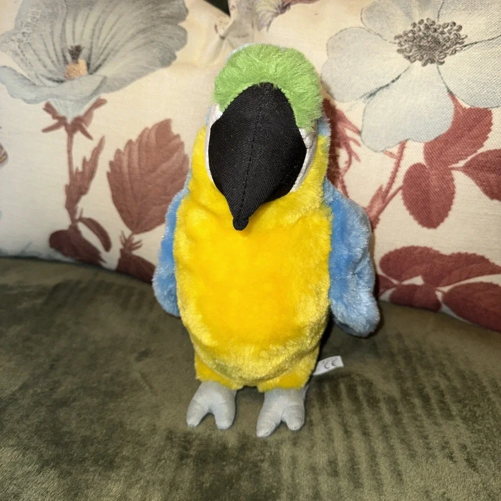A Petting Zoo Blue Parrot‎ Bird Macaw Plush Stuffed Animal Wildlife Realistic